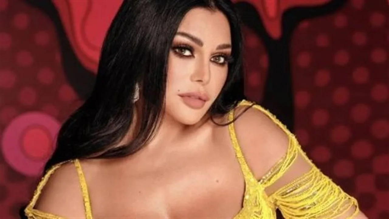 إطلالة عالمية مرتقبة.. هيفاء وهبي تشعل منصات التواصل برقصة خليجية في الرياض